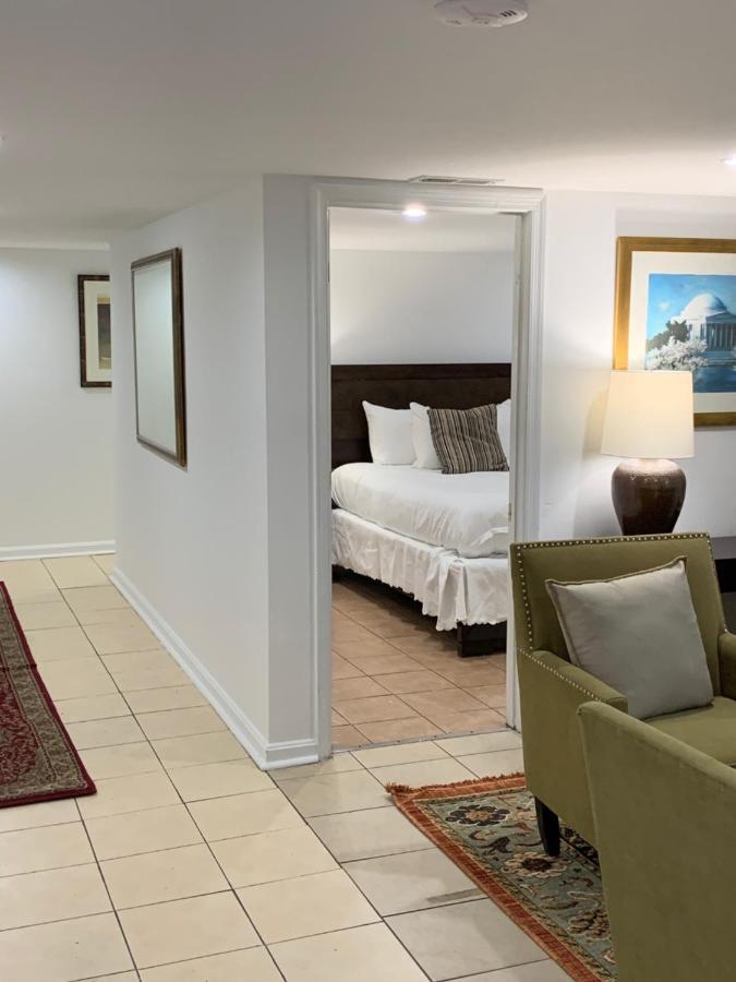 Renovated English Basement 2Bdrm Home Near Metro Washington Exterior photo